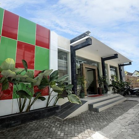 Malioboro Garden Hotel Yogyakarta Exterior foto